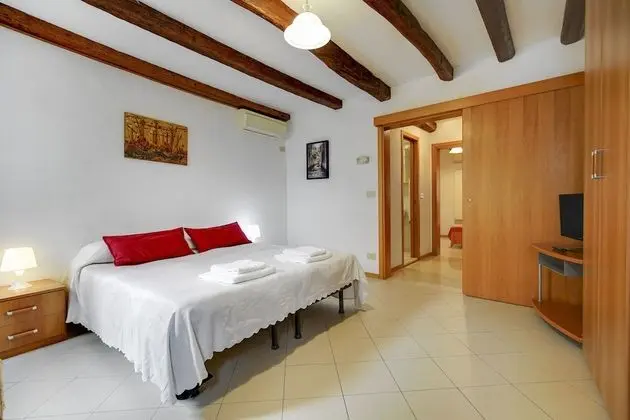 Ev, 1 Çift Kişilik Yatak, Küçük Mutfak