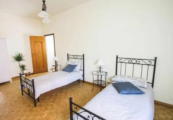 İki Ayrı Yataklı Oda, Ortak Banyo