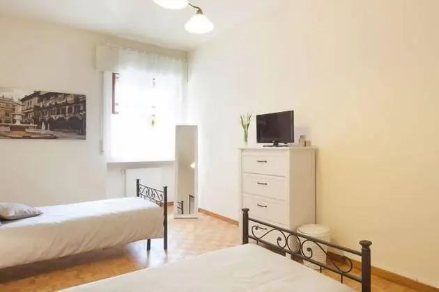 İki Ayrı Yataklı Oda, Ortak Banyo