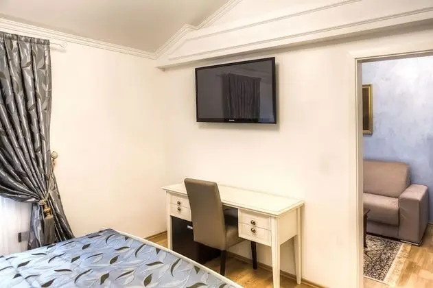 Junior Süit, 1 Büyük (Queen) Boy Yatak, Sigara İçilmez