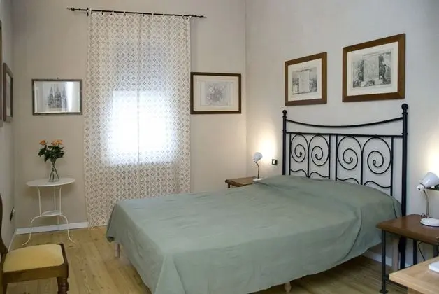 Tek Büyük veya İki Ayrı Yataklı Oda, Avlu Manzaralı