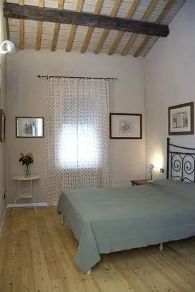 Tek Büyük veya İki Ayrı Yataklı Oda, Avlu Manzaralı