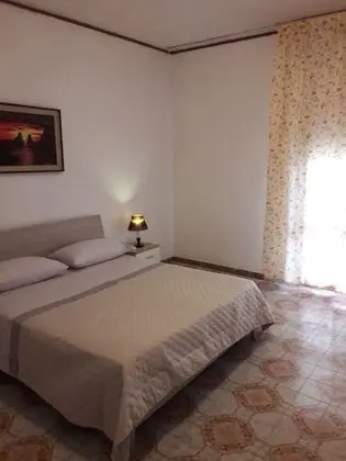 Basic Üç Kişilik Oda, Ortak Banyo