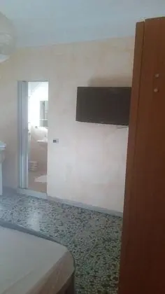 Standard Üç Kişilik Oda, Ortak Banyo