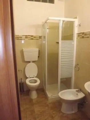 Standard Üç Kişilik Oda, Ortak Banyo