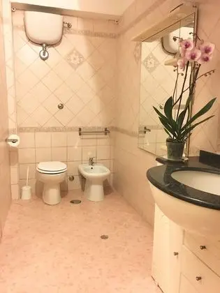 Tek Büyük veya İki Ayrı Yataklı Oda, Özel Banyo (External)