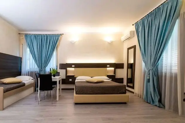 Üç Kişilik Oda
