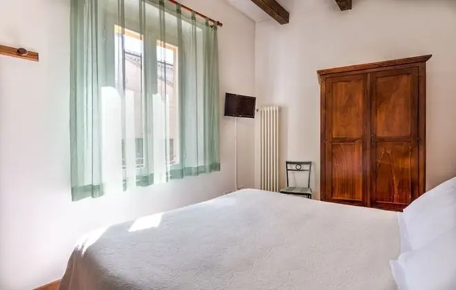 Standard Tek Büyük Yataklı Oda