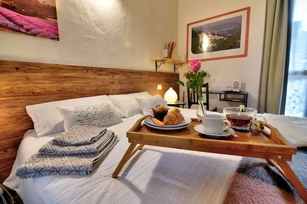 Deluxe Tek Büyük veya İki Ayrı Yataklı Oda, Veranda, Zemin Kat