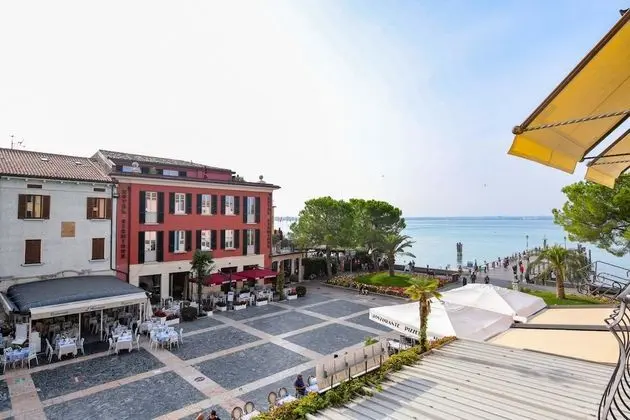 Design Tek Büyük Yataklı Oda, Göl Manzaralı