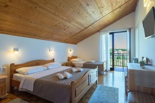 Üç Kişilik Oda, Balkon