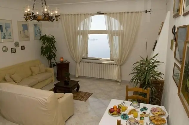 Tek Büyük Yataklı Oda, Balkon, Deniz Manzaralı