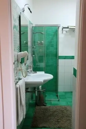 Tek Büyük Yataklı Oda (GREEN)