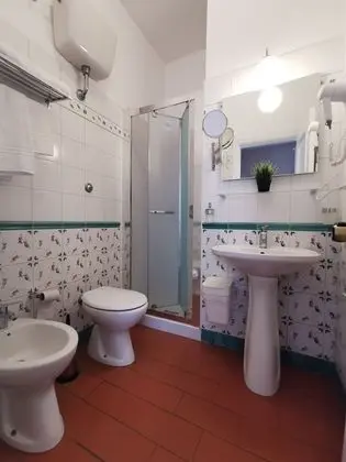 Tek Büyük veya İki Ayrı Yataklı Oda (Private External Bathroom)