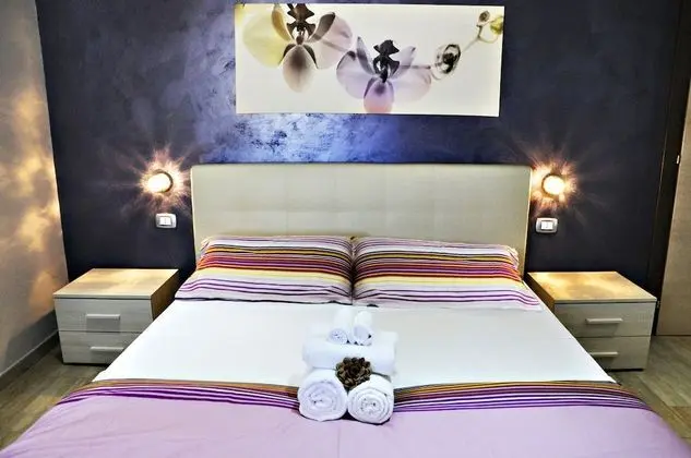 Üç Kişilik Oda, 1 Büyük (Queen) Boy Yatak ve Çekyat