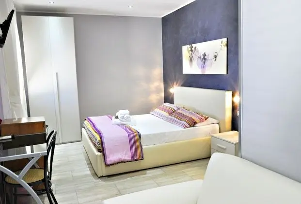 Üç Kişilik Oda, 1 Büyük (Queen) Boy Yatak ve Çekyat