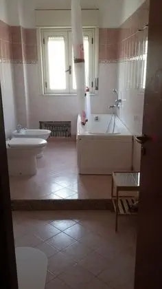 Üç Kişilik Oda, Deniz Manzaralı