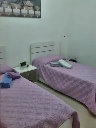 Tek Büyük veya İki Ayrı Yataklı Oda, Ortak Banyo