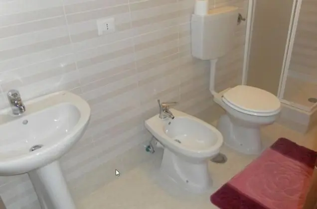 Tek Büyük veya İki Ayrı Yataklı Oda, Ortak Banyo