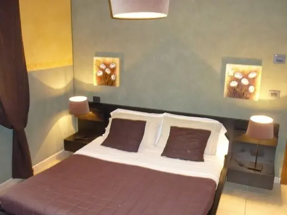 Tek Büyük Yataklı Oda (Private External Bathroom)