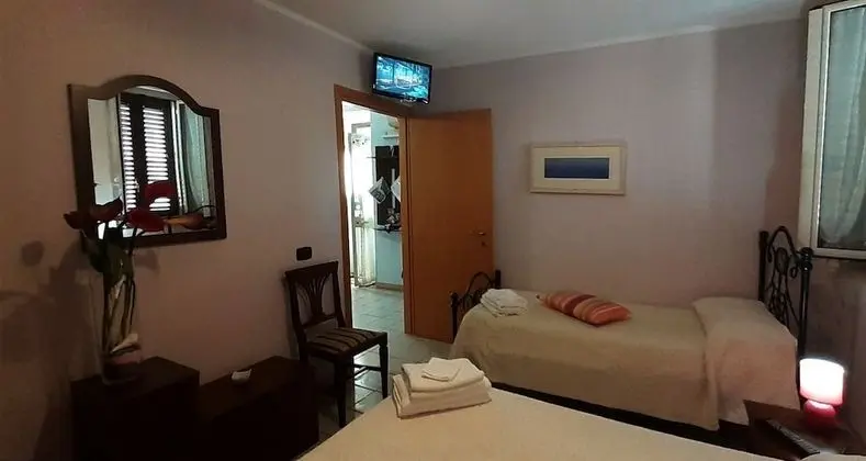 Üç Kişilik Oda, 1 Yatak Odası