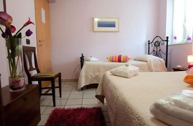 Üç Kişilik Oda, 1 Yatak Odası
