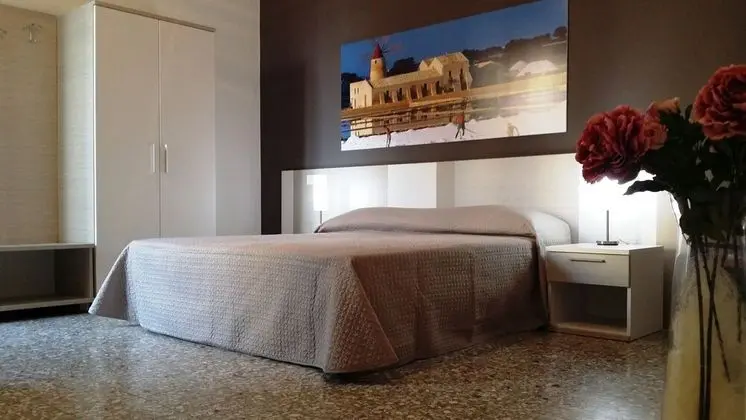 Tek Büyük veya İki Ayrı Yataklı Oda (2° Floor, No Elevator)