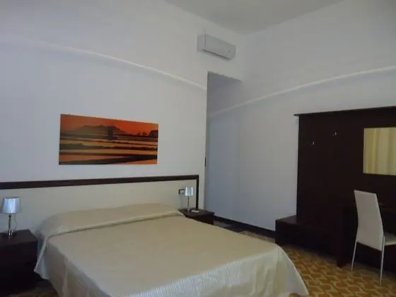 Tek Büyük veya İki Ayrı Yataklı Oda (2° Floor, No Elevator)