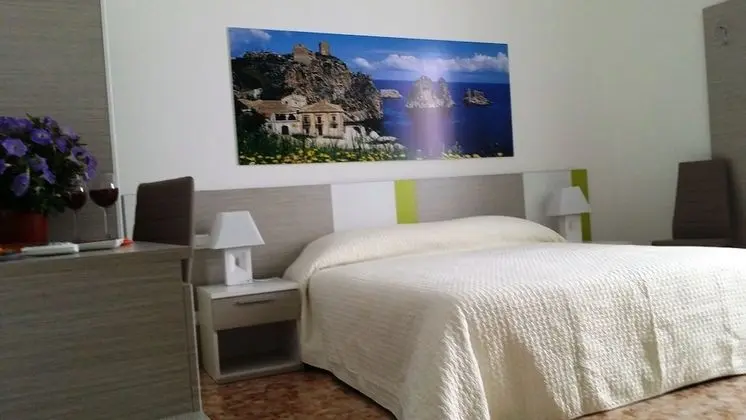 Tek Büyük veya İki Ayrı Yataklı Oda (2° Floor, No Elevator)