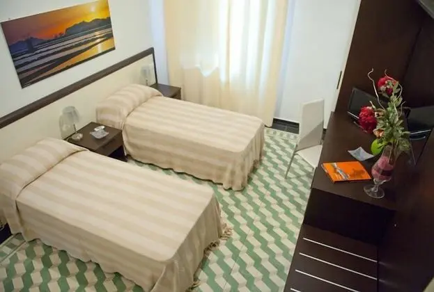 Tek Büyük veya İki Ayrı Yataklı Oda (2° Floor, No Elevator)