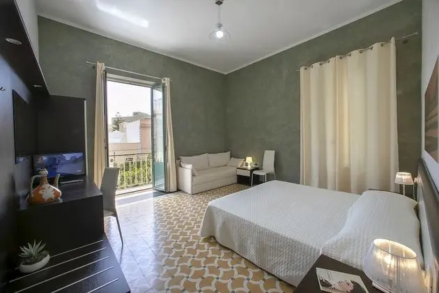 Tek Büyük veya İki Ayrı Yataklı Oda (2° Floor, No Elevator)