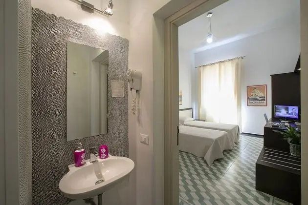 Tek Büyük veya İki Ayrı Yataklı Oda (2° Floor, No Elevator)