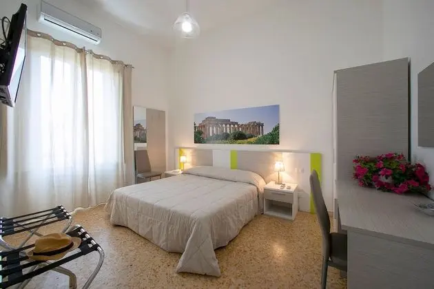 Tek Büyük veya İki Ayrı Yataklı Oda (2° Floor, No Elevator)