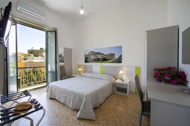 Tek Büyük veya İki Ayrı Yataklı Oda (2° Floor, No Elevator)