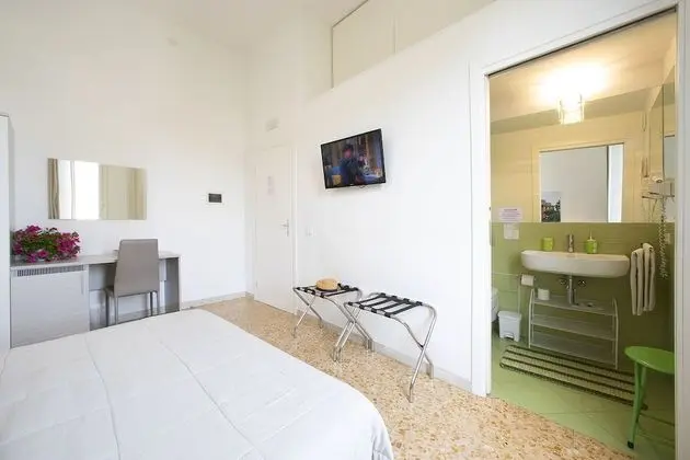 Tek Büyük veya İki Ayrı Yataklı Oda (2° Floor, No Elevator)