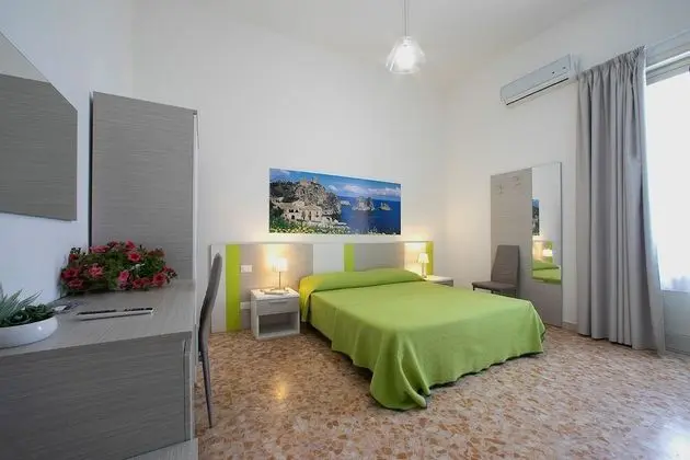 Tek Büyük veya İki Ayrı Yataklı Oda (2° Floor, No Elevator)
