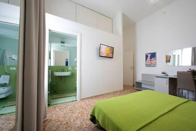 Tek Büyük veya İki Ayrı Yataklı Oda (2° Floor, No Elevator)