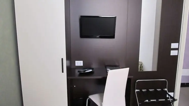 Tek Büyük veya İki Ayrı Yataklı Oda (2° Floor, No Elevator)