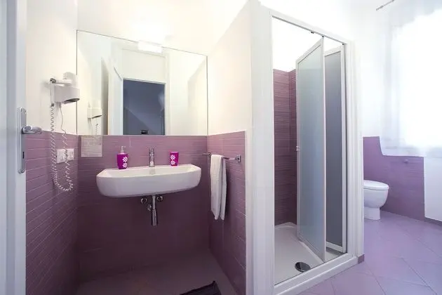Tek Büyük veya İki Ayrı Yataklı Oda (2° Floor, No Elevator)