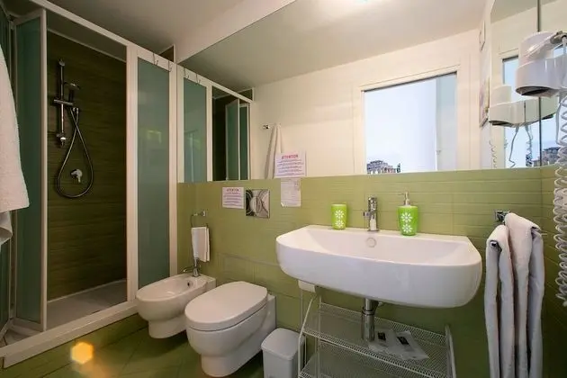 Tek Büyük veya İki Ayrı Yataklı Oda (2° Floor, No Elevator)