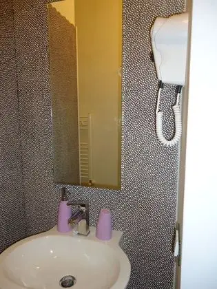 Tek Büyük veya İki Ayrı Yataklı Oda (2° Floor, No Elevator)