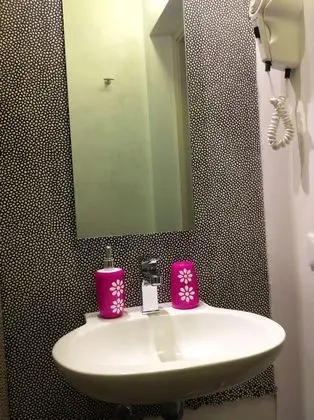 Tek Büyük veya İki Ayrı Yataklı Oda (2° Floor, No Elevator)