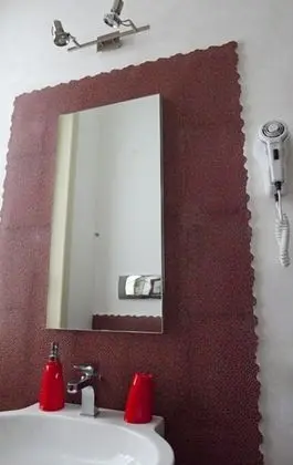 Tek Büyük veya İki Ayrı Yataklı Oda (2° Floor, No Elevator)
