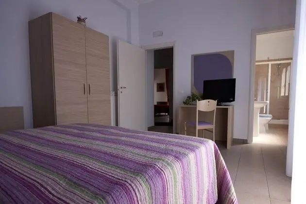Büyük Yataklı Tek Kişilik Oda