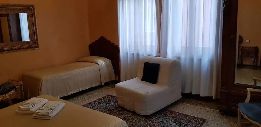 Üç Kişilik Oda (Dreamlike garden room)
