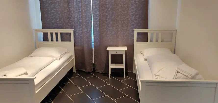 Büyük Yataklı Tek Kişilik Oda, Ortak Banyo