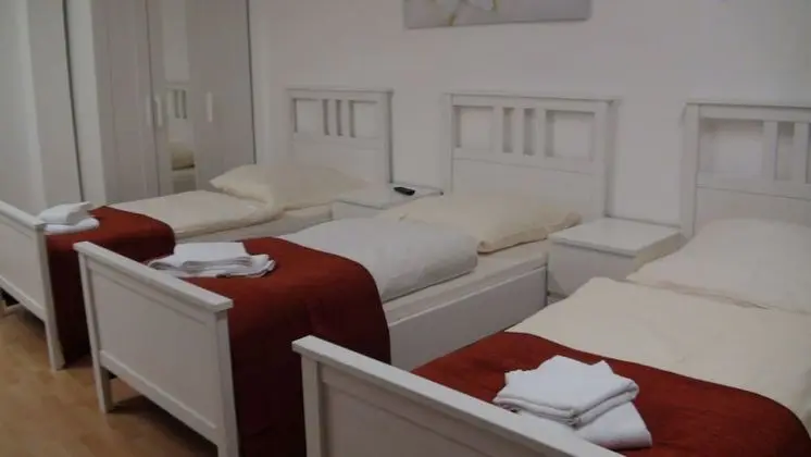 Büyük Yataklı Tek Kişilik Oda, Ortak Banyo