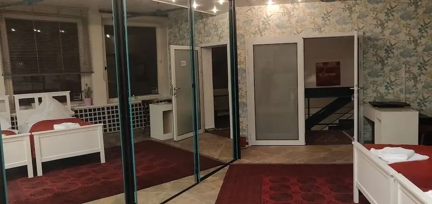 Büyük Yataklı Tek Kişilik Oda, Ortak Banyo