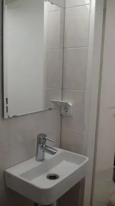 Büyük Yataklı Tek Kişilik Oda, Ortak Banyo