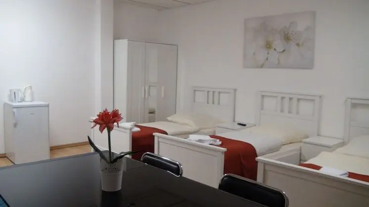 Üç Kişilik Oda, Ortak Banyo